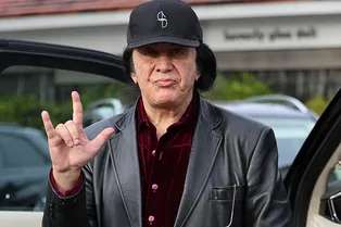 Джин Симмонс из группы Kiss потерял сознание за рулем и попал в аварию в Малибу