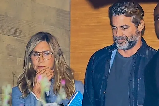 Дженнифер Энистон впервые показала фото с бойфрендом и призналась ему в любви