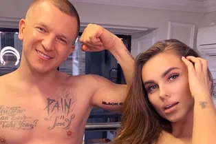 «Смотрится очень нежно»: Ханна сделала под сердцем татуировку с именем дочери