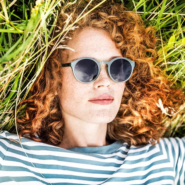 Влияют на гормоны и красоту: почему опасно носить солнцезащитные очки слишком долго