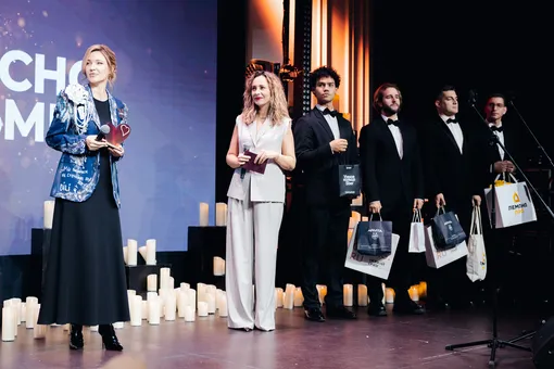 Алла Лагутина и Людмила Светлова, награждение в номинации «Интересно с детьми»