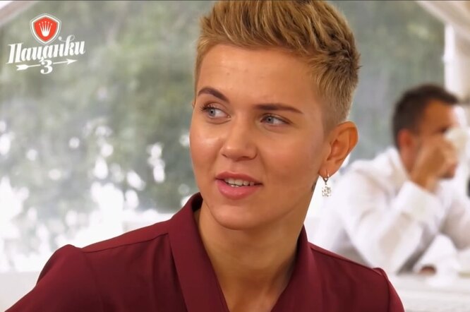 ВКонтактедегі порно: Бала ұйықтап жатқан анасын трахает