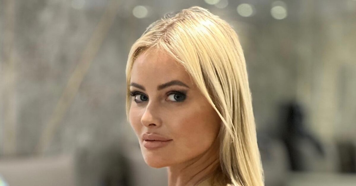 Дик соратын әйелдің фотосы Сарайдағы BBWs ит стилі