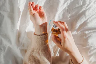 Духи кончаются слишком быстро? Эта ошибка стоит тебе половины флакона и зарплаты