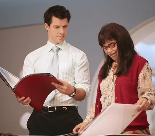 Эрик Мабиус и Америка Феррера в сериале «Дурнушка» Эрик Мабиус и Америка Феррера в сериале «Дурнушка»