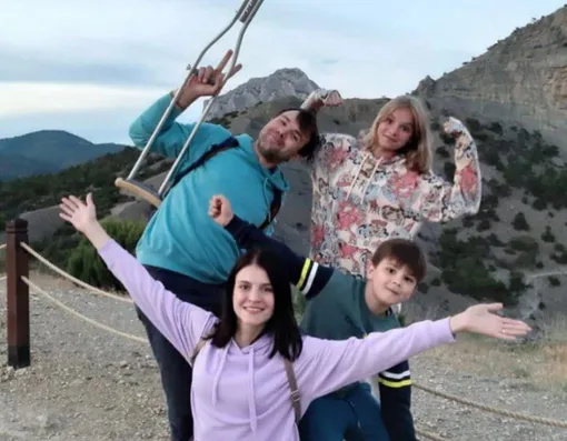 Михаил Казаков с бывшей женой, падчерицей и сыном Михаил Казаков с бывшей женой, падчерицей и сыном