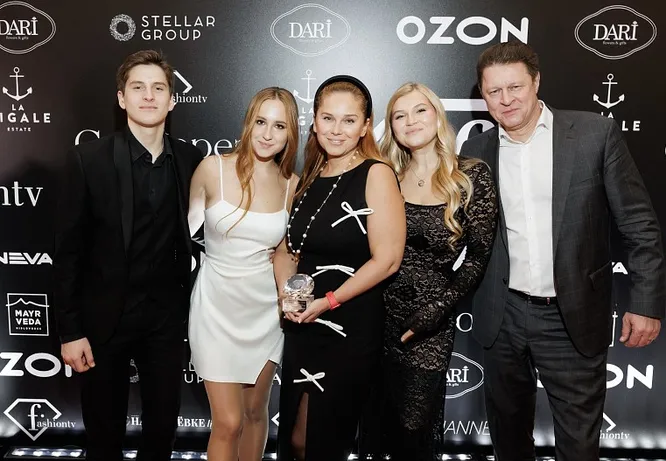 Яна Менчук с семьей Яна Менчук с семьей