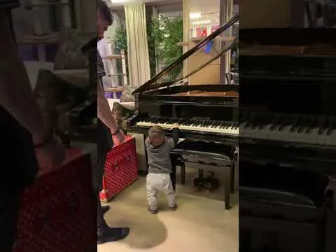 Нажми и смотри