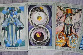 Таро-предсказание на 27 апреля: карта дня — Аркан Урегулирование