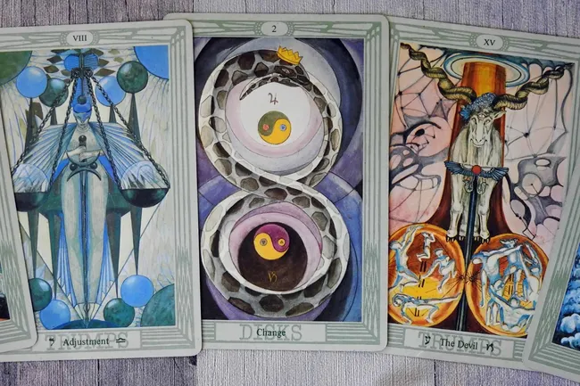 Таро-предсказание на 27 апреля: карта дня — Аркан Урегулирование