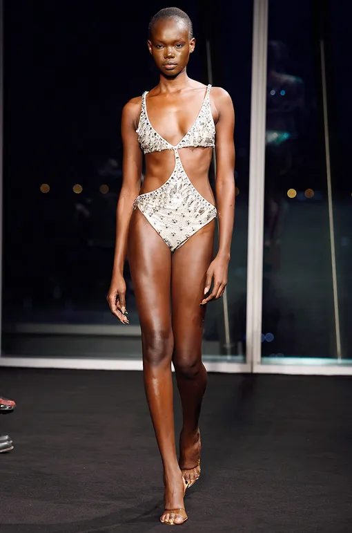 Julien Macdonald, весна-лето 2026 Julien Macdonald, весна-лето 2026