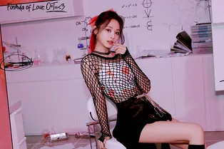 «У нее нет харизмы»: долгожданный дебют Цзыюй из TWICE вызвал недовольство нетизенов