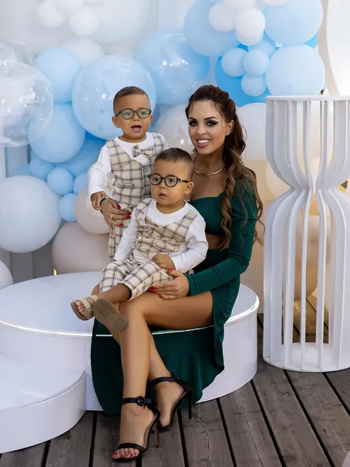 Юлия Ефременкова с детьми