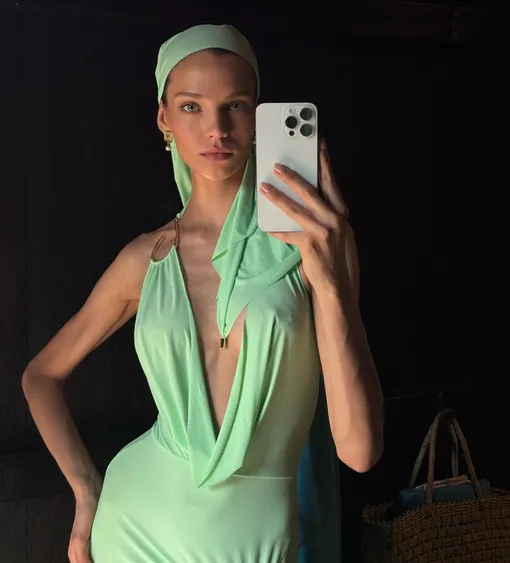 Алеся Кафельникова пытается получить американскую визу