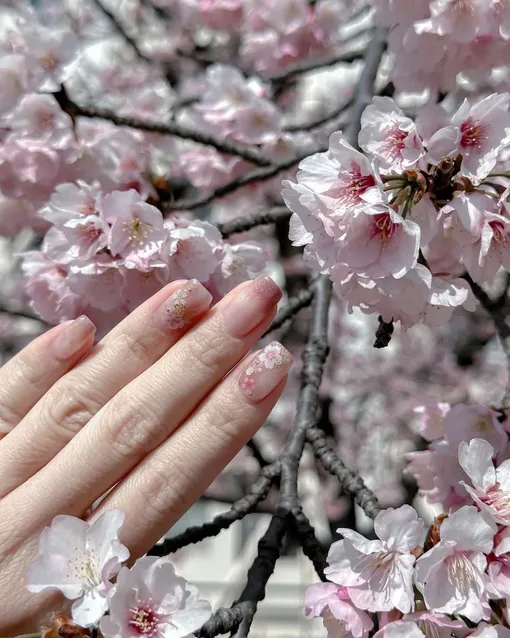 весенний маникюр 2026 сакура