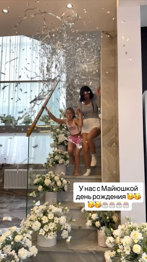 Оксана Самойлова с дочерью в день рождения