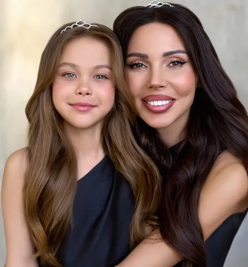 Оксана Самойлова и ее дочь Майя родились в один день