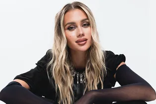 «Моя личная жизнь не страдает»: Маш Милаш раскрыла секреты съемок фильма «Ёлках-12» и сериала «Москва слезам не верит»