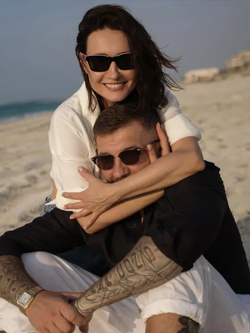 Елена Пинская и Василий Вакуленко дурачились на пляже