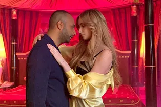 Алена Шишкова поделилась «нежными» кадрами со съемок в клипе Араша Алена Шишкова поделилась «нежными» кадрами со съемок в клипе Араша