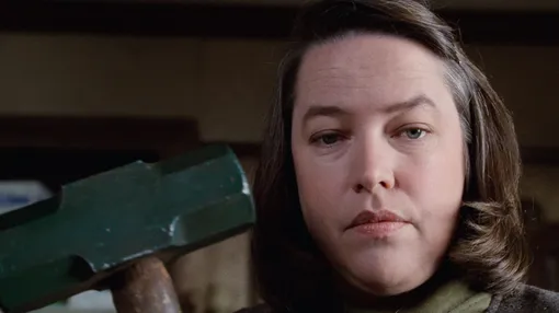 У триллера «Мизери» не только непредсказуемая развязка, но и леденящий душу сюжет Триллеры с высоким рейтингом и непредсказуемой развязкой