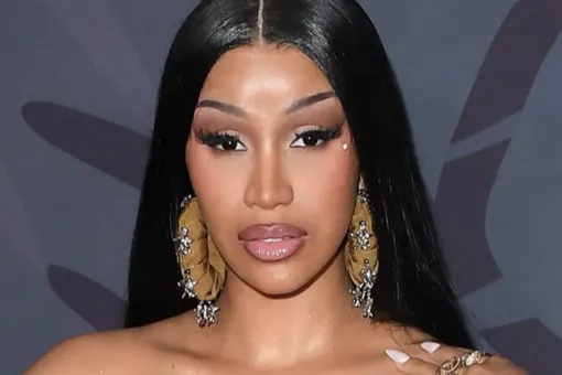 Беременная Карди Би призналась, что перенесла болезненную операцию по уменьшению ягодиц Беременная Карди Би призналась, что перенесла болезненную операцию по уменьшению ягодиц