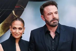 Дженнифер Лопес и Бен Аффлек обменялись рождественскими подарками в закрытом клубе Дженнифер Лопес и Бен Аффлек обменялись рождественскими подарками в закрытом клубе