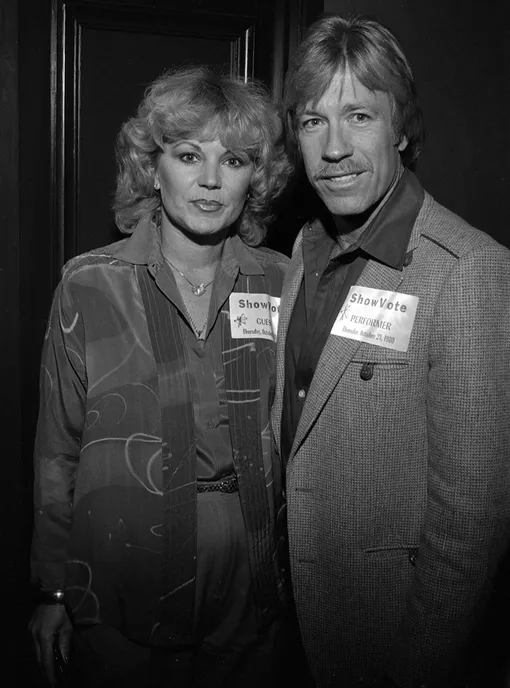 Дайан Холечек и Чак Норрис познакомились в школьные годы Дайан Холечек и Чак Норрис познакомились в школьные годы