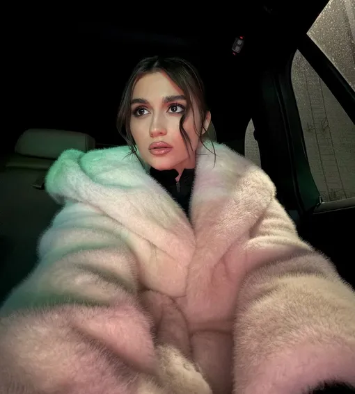 После расставания с рэпером Mona обратилась за профессиональной помощью к психологу После расставания с рэпером Mona обратилась за профессиональной помощью к психологу