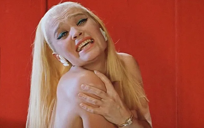 Какая фамилия у Анны Сергеевны из «Бриллиантовой руки»? Какая фамилия у Анны Сергеевны из «Бриллиантовой руки»?