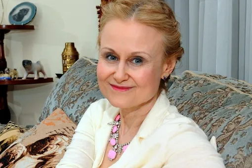 66-летняя Дарья Донцова похвасталась отличной растяжкой 66-летняя Дарья Донцова похвасталась отличной растяжкой