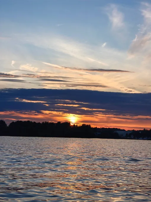 Алина Загитова показала закат с воды Алина Загитова показала закат с воды