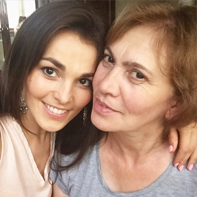 Sati Kazanova with her mother Fatima