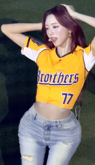 Накладки на бедра популярны среди айдолов, и чаще всего их наличие не так сильно бросается в глаза