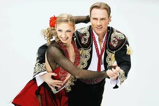 «Рома, молюсь за тебя и верю!»: Татьяна Навка показала легендарный олимпийский номер с Костомаровым «Рома, молюсь за тебя и верю!»: Татьяна Навка показала легендарный олимпийский номер с Костомаровым