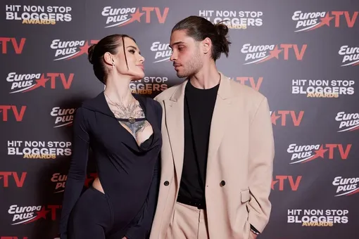 HIT NON STOP BLOGGERS AWARDS: блогинг, музыка и звездный драйв в театре «Одеон» HIT NON STOP BLOGGERS AWARDS: блогинг, музыка и звездный драйв в театре «Одеон»