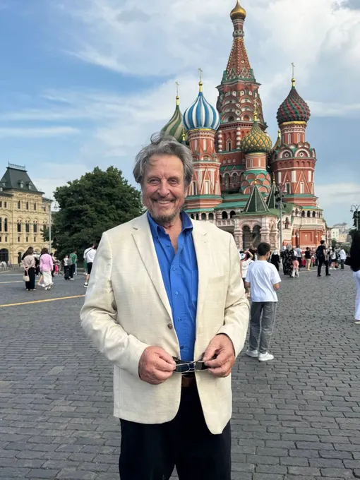 Эррол Маск впервые приехал в Москву