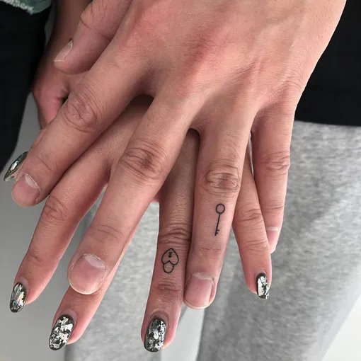 парная татуировка замок и ключ