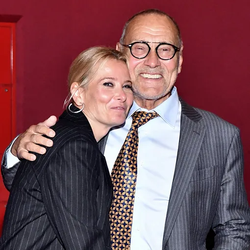 Юлия Высоцкая и Андрей Кончаловский удочерили ребенка Юлия Высоцкая и Андрей Кончаловский удочерили ребенка