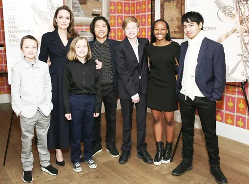 Актриса воспитывает шестерых детей