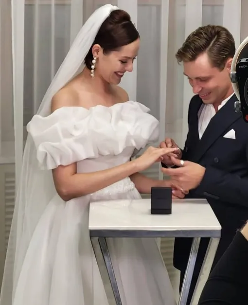 Александра Попова вышла замуж за Александра Головина 13 июля 2013 года