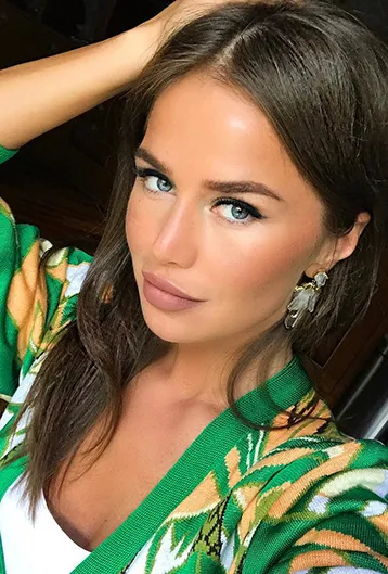 Однако девушка не пропала в забвении: она вела активную светскую жизнь, а недавно вышла замуж за фитнес-тренера и родила дочь Однако девушка не пропала в забвении: она вела активную светскую жизнь, а недавно вышла замуж за фитнес-тренера и родила дочь