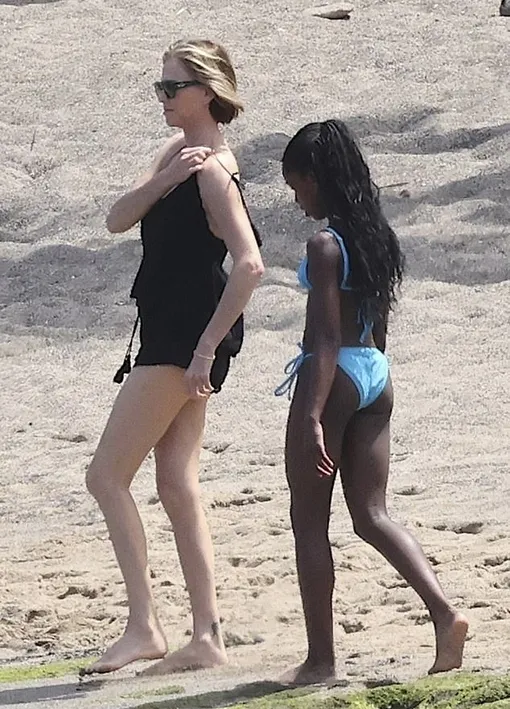 Шарлиз Терон с дочерью Шарлиз Терон с дочерью