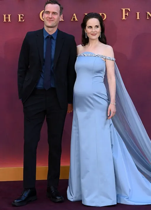 Джаспер Уоллер-Бридж и Мишель Докери на премьере