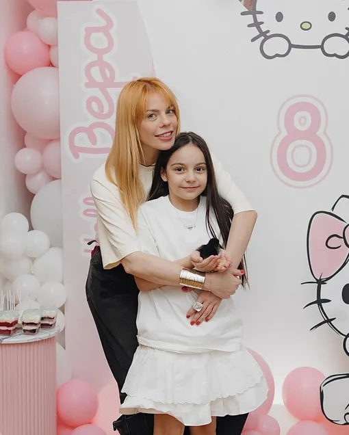 Анастасия Стоцкая с дочерью на празднике Анастасия Стоцкая с дочерью на празднике