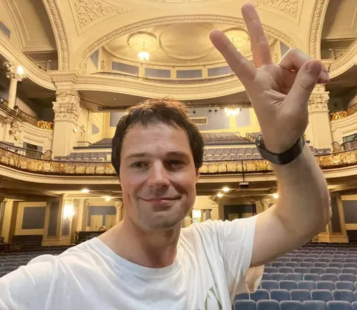 Данила Козловский празднует победу