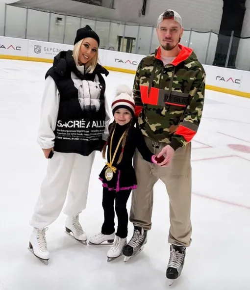 Лера Кудрявцева с дочерью и мужем Лера Кудрявцева с дочерью и мужем