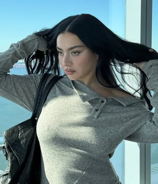 Чарли XCX — большая поклонница «морозного макияжа»