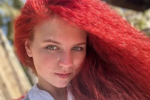Беременная Александра Трусова снялась с обнаженным животом в день рождения