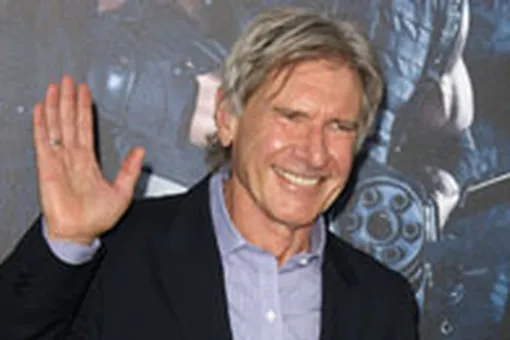 Харрисон Форд вернулся к съемкам «Звездных войн» Харрисон Форд вернулся к съемкам «Звездных войн»